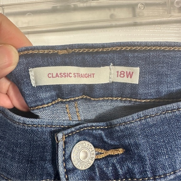 Levi's size 18W Classic Straight jeans, medium wash, casual, denim, weekend - Picture 6 of 12